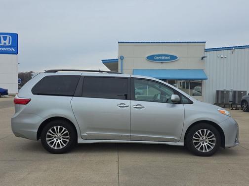2019 Toyota Sienna XLE