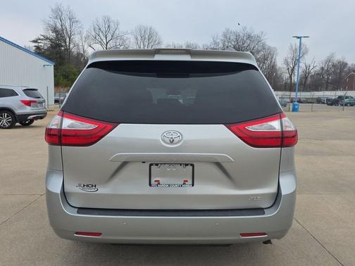 2019 Toyota Sienna XLE
