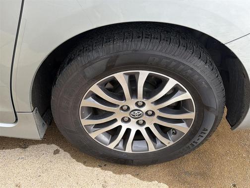 2019 Toyota Sienna XLE Premium
