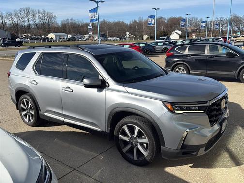2023 Honda Pilot Touring 8-Passenger