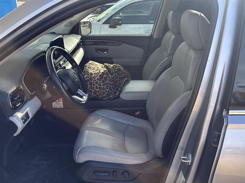 2023 Honda Pilot Touring 8-Passenger