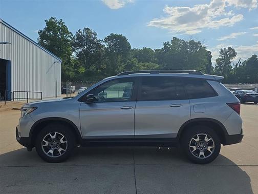 Lunar Silver Metallic 2023 Honda Passport