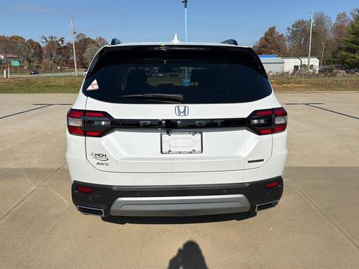 2025 Honda Pilot Touring 8-Passenger