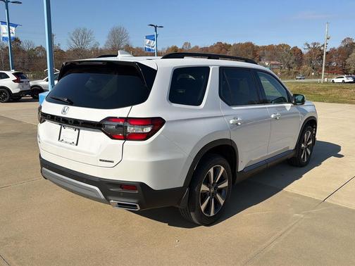2025 Honda Pilot Touring 8-Passenger