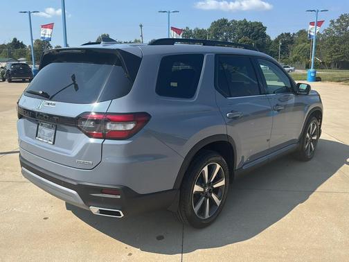 2025 Honda Pilot Touring 8-Passenger