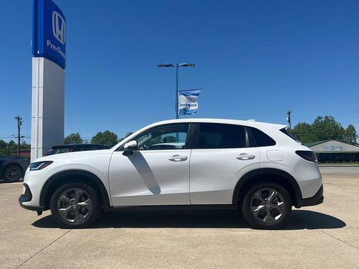 Platinum White Pearl 2026 Honda HR-V