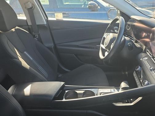 2025 Hyundai ELANTRA SEL