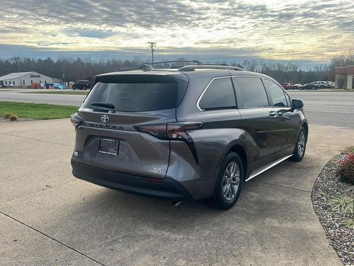 2024 Toyota Sienna XLE