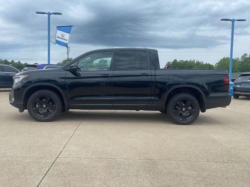 Crystal Black Pearl 2024 Honda Ridgeline