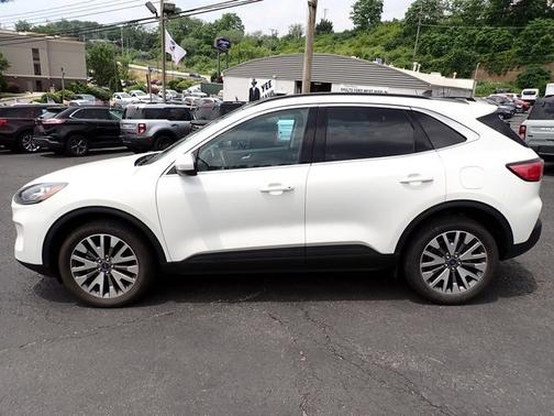 2022 Ford Escape TITANIUM