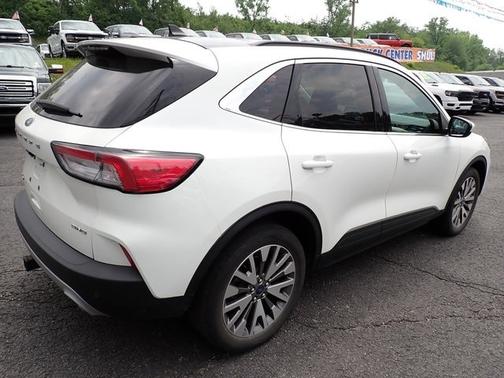 2022 Ford Escape TITANIUM