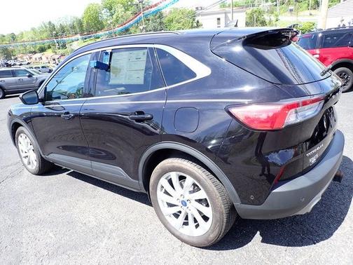 AGATE BLACK METALLIC 2022 Ford Escape TITANIUM