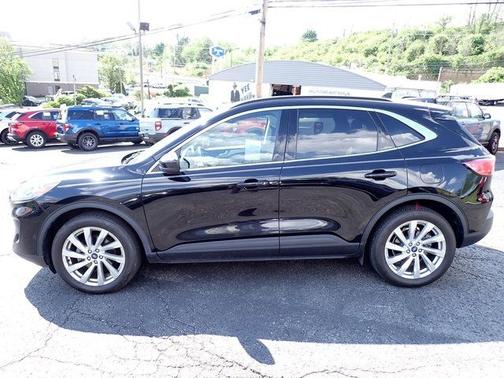 AGATE BLACK METALLIC 2022 Ford Escape TITANIUM