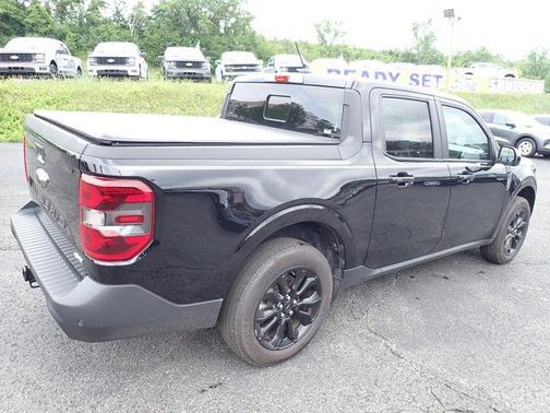 SHADOW BLACK 2024 Ford Maverick LARIAT