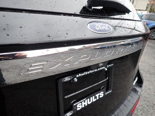 AGATE BLACK METALLIC 2023 Ford Explorer XLT