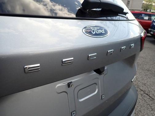 ICONIC SILVER METALLIC 2023 Ford Escape PLATINUM
