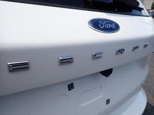 STAR WHITE METALLIC TRI-COA 2024 Ford Escape ST-LINE