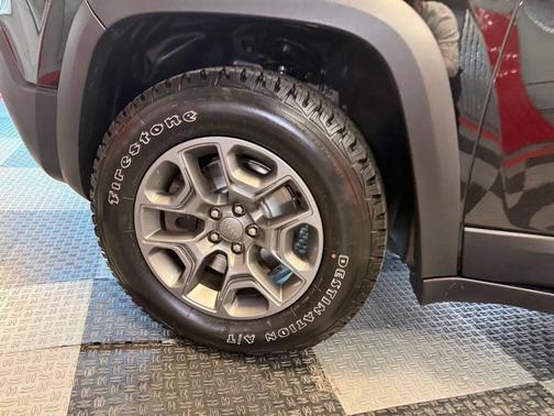 Diamond Black 2019 Jeep Cherokee Trailhawk