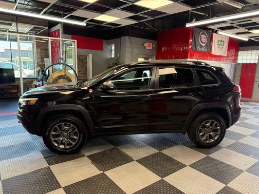 Diamond Black 2019 Jeep Cherokee Trailhawk