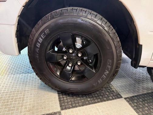 Bright White Clearcoat 2022 RAM 1500 Classic SLT