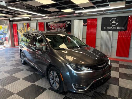 2018 Chrysler Pacifica Hybrid Limited