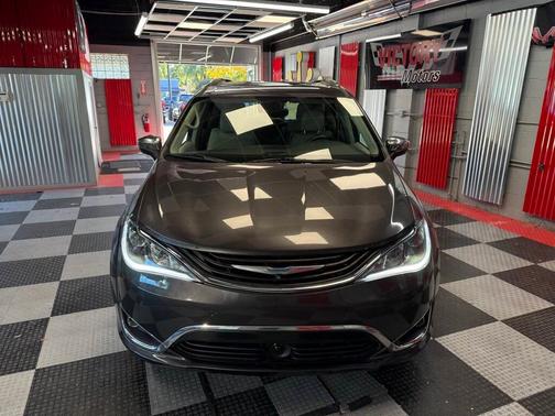 2018 Chrysler Pacifica Hybrid Limited