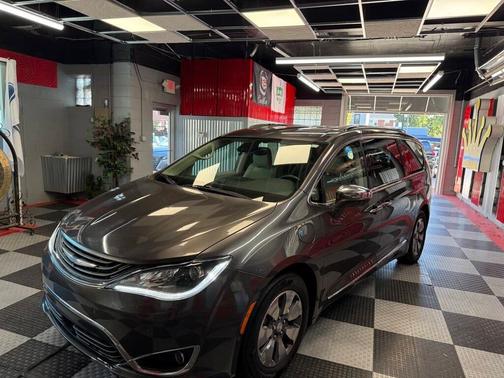 2018 Chrysler Pacifica Hybrid Limited