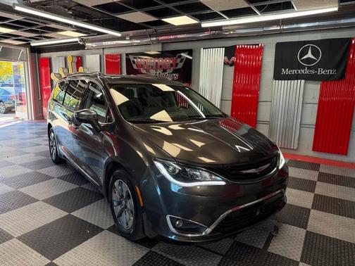 2018 Chrysler Pacifica Hybrid Limited