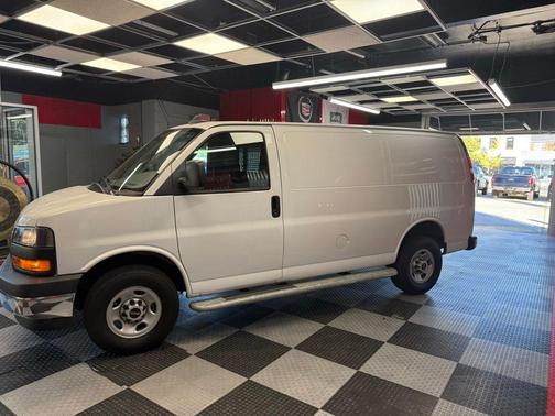 2023 GMC Savana 2500 Work Van
