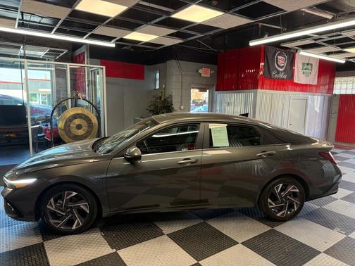 2024 Hyundai ELANTRA Limited