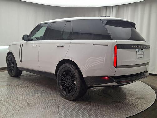 2026 Land Rover Range Rover P530 SE