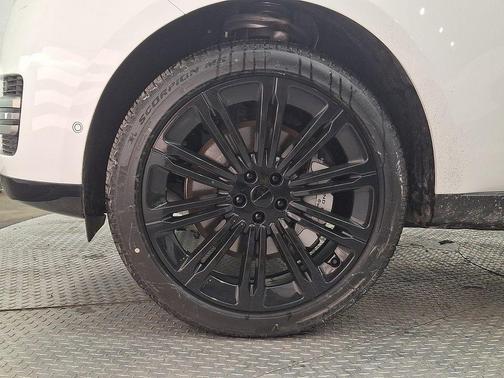 2026 Land Rover Range Rover P530 SE