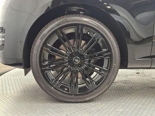 2025 Land Rover Range Rover P400 SE 7 Seat