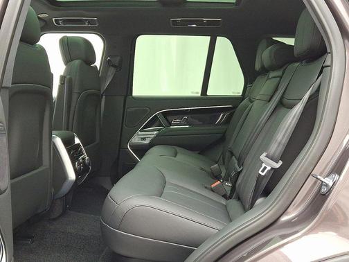 2025 Land Rover Range Rover P530 SE