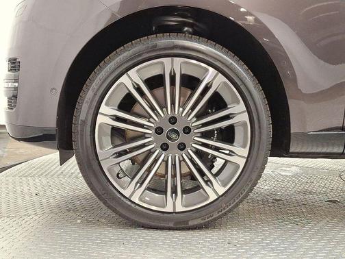 2025 Land Rover Range Rover P530 SE