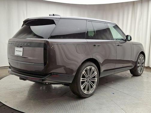 2025 Land Rover Range Rover P530 SE