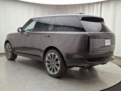 2025 Land Rover Range Rover P530 SE