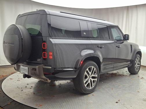 2023 Land Rover Defender X-Dynamic SE