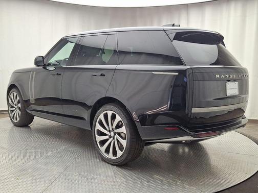 2025 Land Rover Range Rover P530 SE