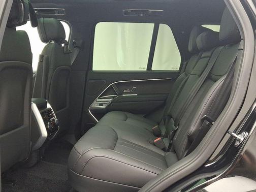 2025 Land Rover Range Rover P530 SE