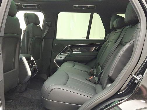 2025 Land Rover Range Rover P400 SE