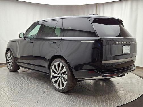 2025 Land Rover Range Rover P400 SE