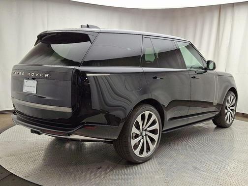 2025 Land Rover Range Rover P400 SE