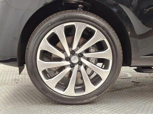 2025 Land Rover Range Rover P400 SE