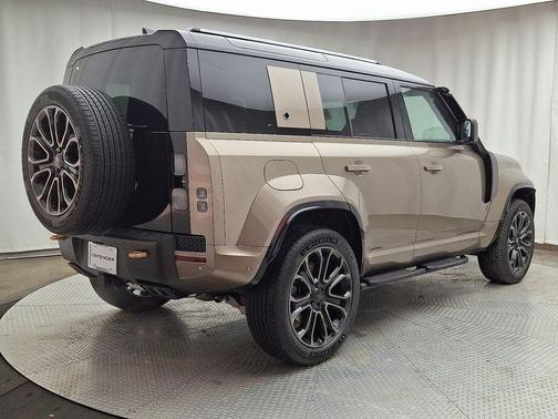 2026 Land Rover Defender V8