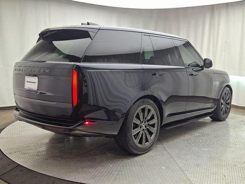 2025 Land Rover Range Rover P550e SE