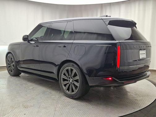 2025 Land Rover Range Rover P550e SE