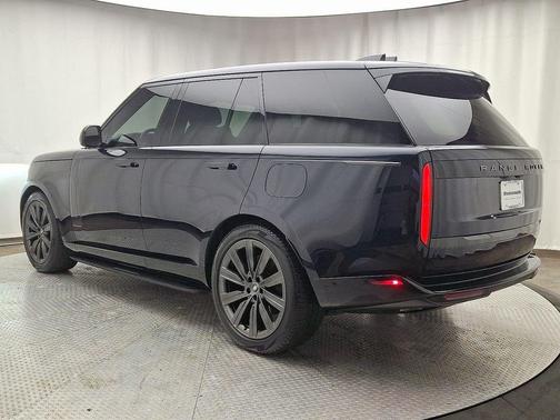 2025 Land Rover Range Rover P550e SE