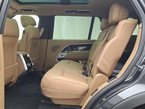 2025 Land Rover Range Rover P530 SE 7 Seat