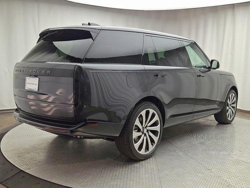 2025 Land Rover Range Rover P530 SE 7 Seat